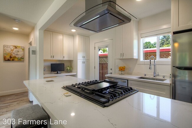 Building Photo - 303 Farmers Ln
