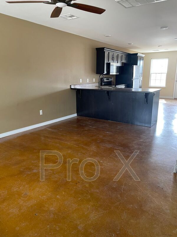 Building Photo - 612 Easton Dr