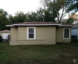 Building Photo - 809 Drummond Dr