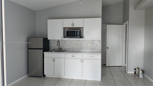 Building Photo - 7970 NW 186th Terrace