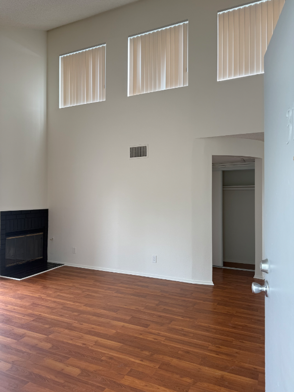 Foto del edificio - 6825 Haskell Ave