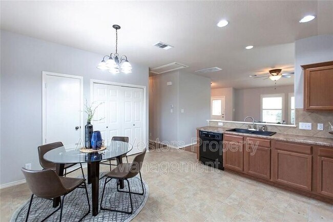 Foto del edificio - 1612 Corn Hill Ln