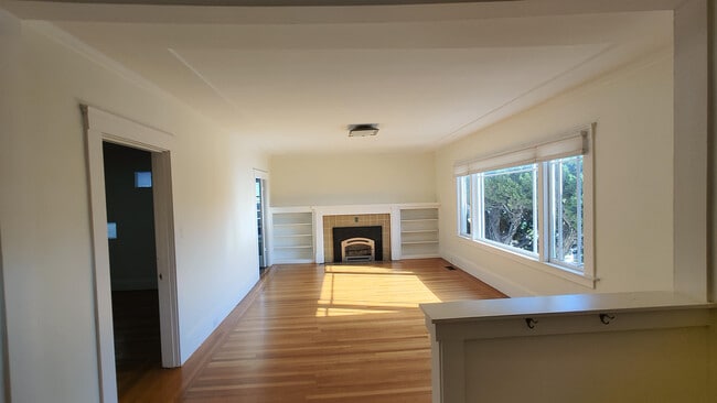 Building Photo - 782 Santa Ray Ave