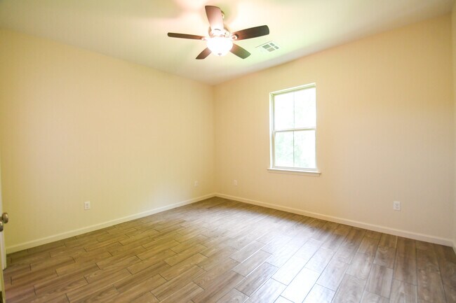 Foto del edificio - 6259 Vermillion Blvd