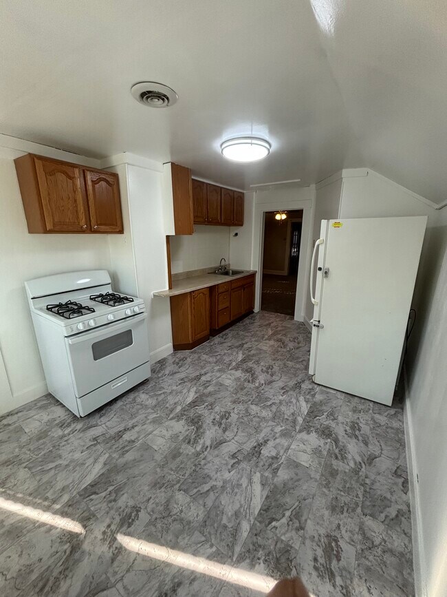 Kitchen - 261 Scott St