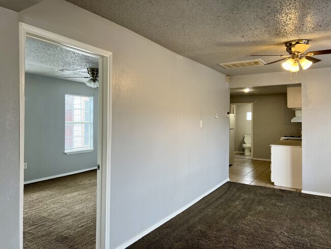 Foto del edificio - 1048 N Trenton Ave