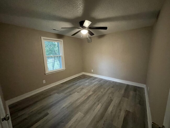 Building Photo - 815 N Commander St