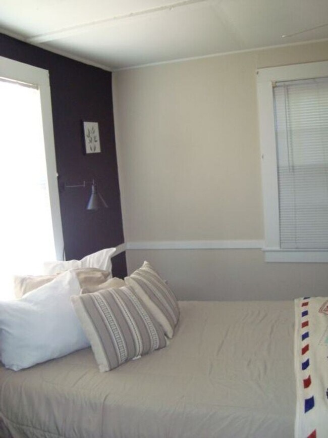 Foto del edificio - Fully furnished Studio Apt with all Utilit...