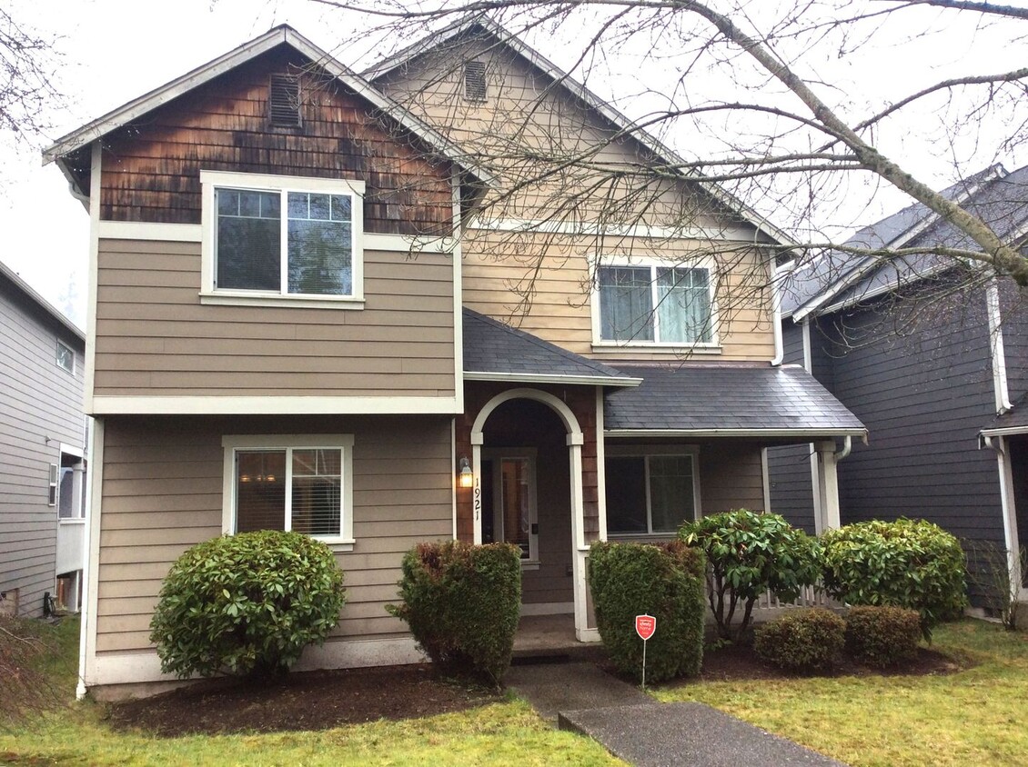 Primary Photo - Now Available! Beautiful Home in Puyallup!