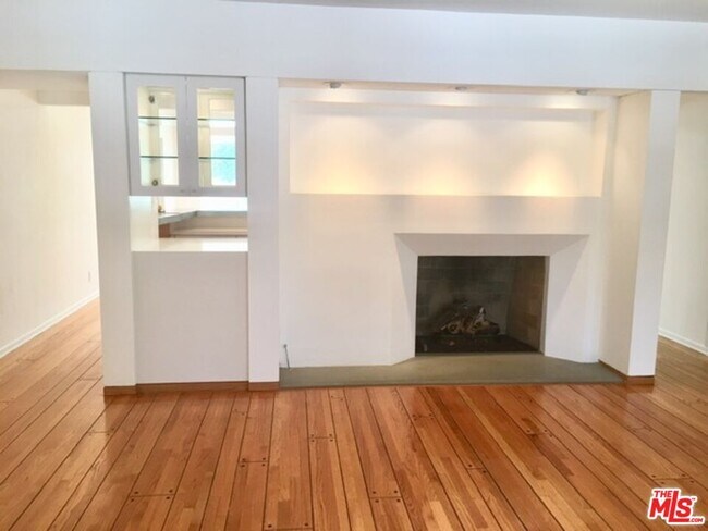 Foto del edificio - 4031 Hollyline Ave