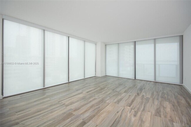 Foto del edificio - 460 NE 28th St