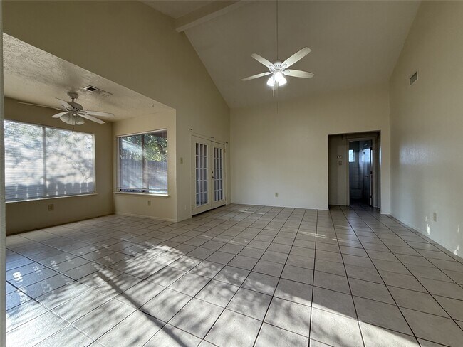 Foto del edificio - 9811 Mill Shadow Dr