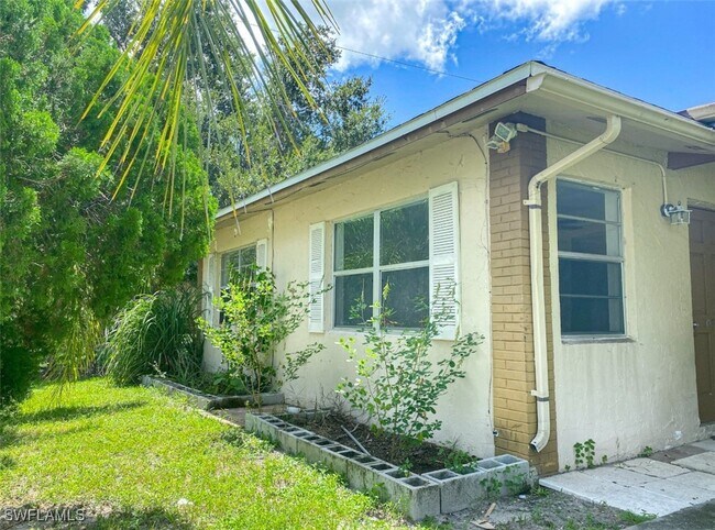 Building Photo - 1097 San Remo Ave