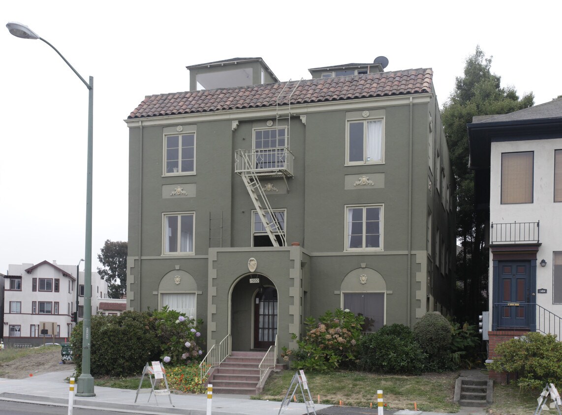Building Photo - 1500 Lakeshore Ave