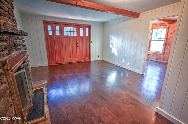 Foto del edificio - 424 Sunset Forest Dr