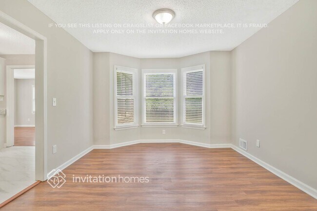 Foto del edificio - 400 Hidden Valley Dr SE