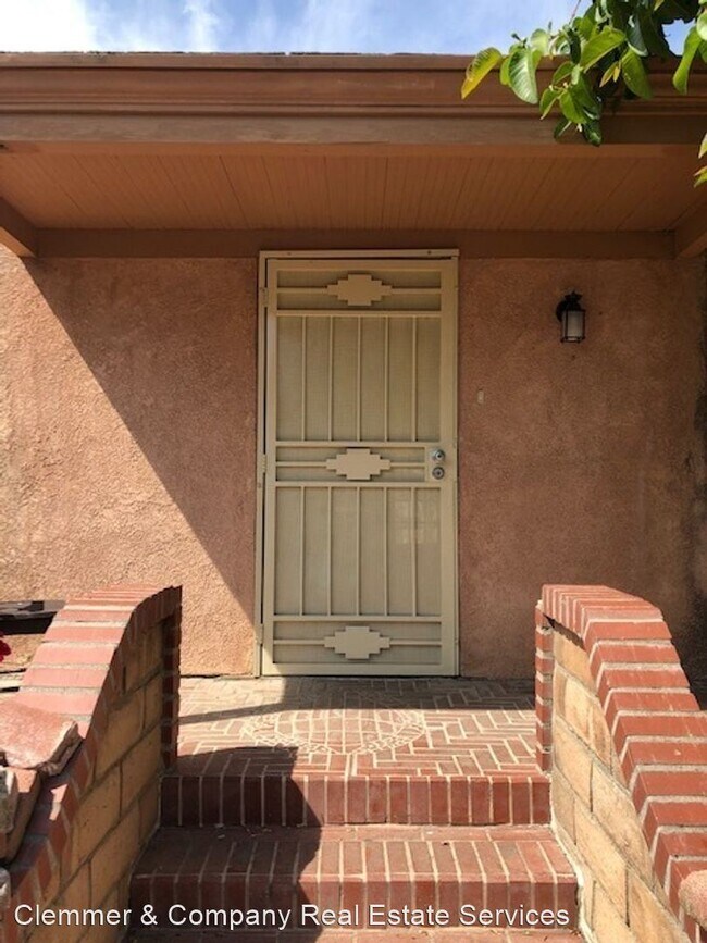 Building Photo - 2 br, 1 bath House - 720 Flower St