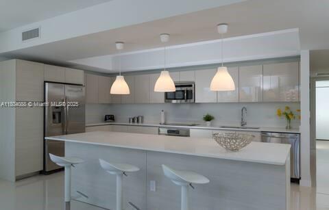 Foto principal - 2600 E Hallandale Beach Blvd