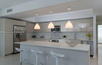 Building Photo - 2600 E Hallandale Beach Blvd