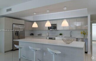 Building Photo - 2600 E Hallandale Beach Blvd