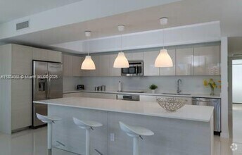 Building Photo - 2600 E Hallandale Beach Blvd