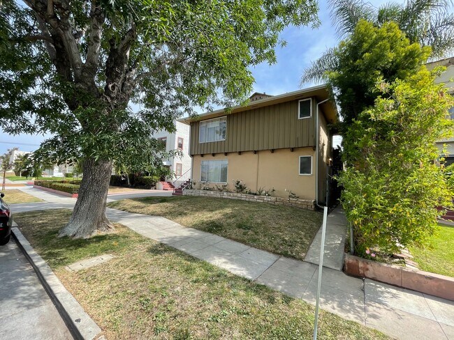 Building Photo - 3910 Prospect Ave