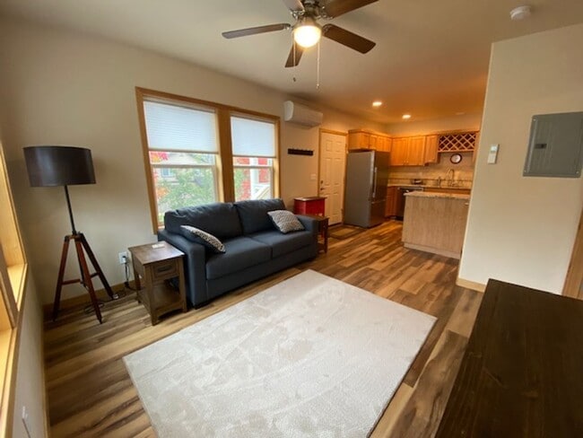 Foto del edificio - Unfurnished updated ADU above garage in the Parks at Broken Top