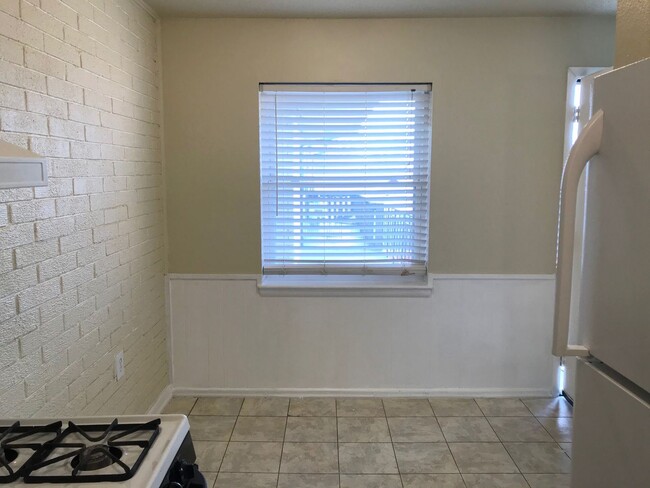 Foto del edificio - 2 br, 1 bath House - 1731 NW 32nd Unit 10