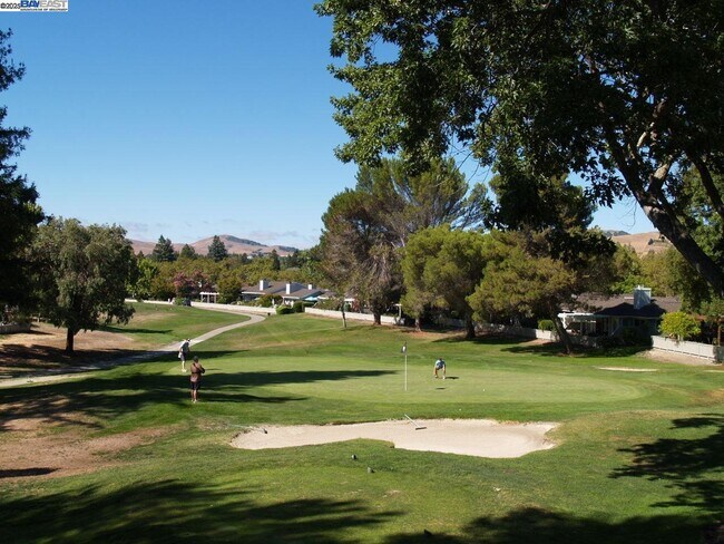 Foto del edificio - 515 Rolling Hills Ln