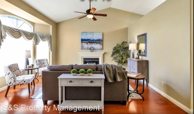 Building Photo - 3 br, 2 bath House - 1542 Steinbeck Drive