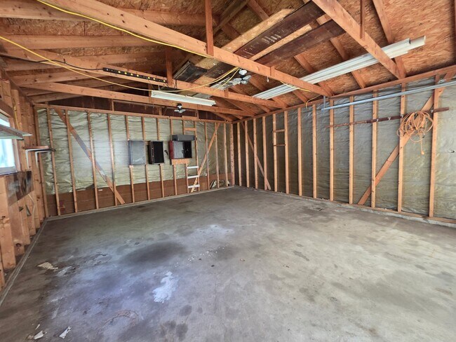 Building Photo - 612 1st Ave W
