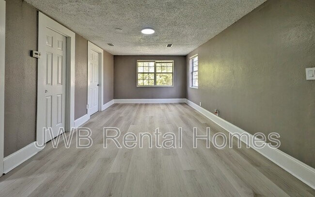 Foto del edificio - 1719 Tyler St