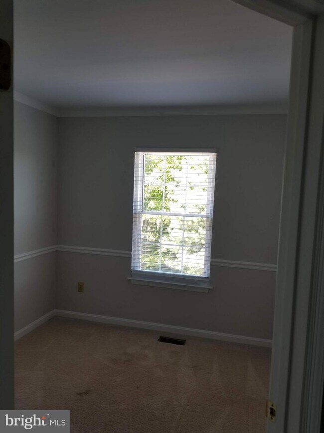 Building Photo - 104 Hackley Ct