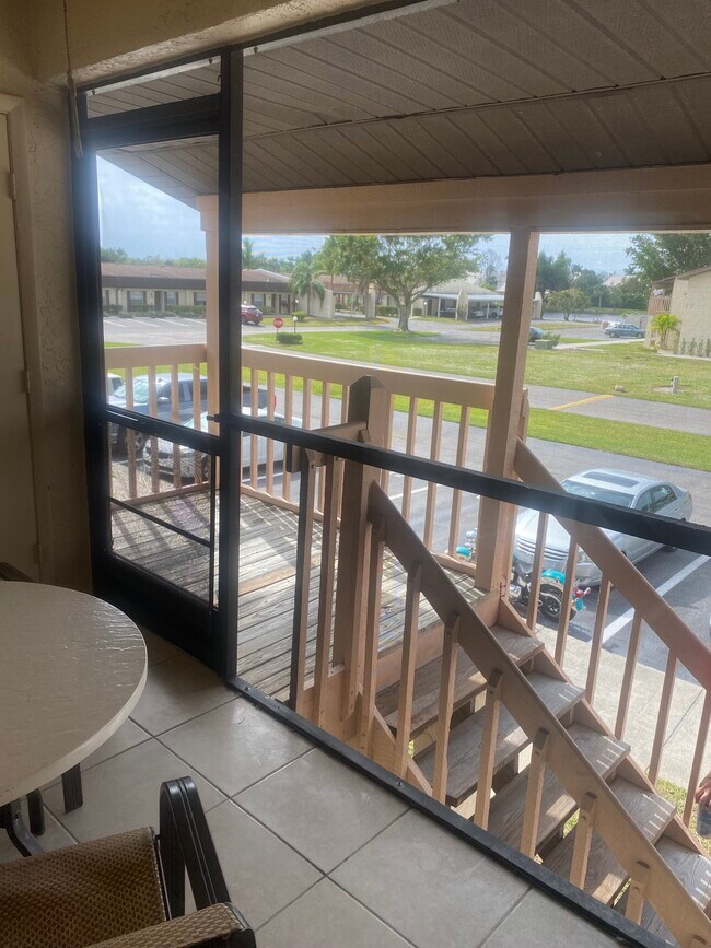 Foto del edificio - 9380 Lennex Ln