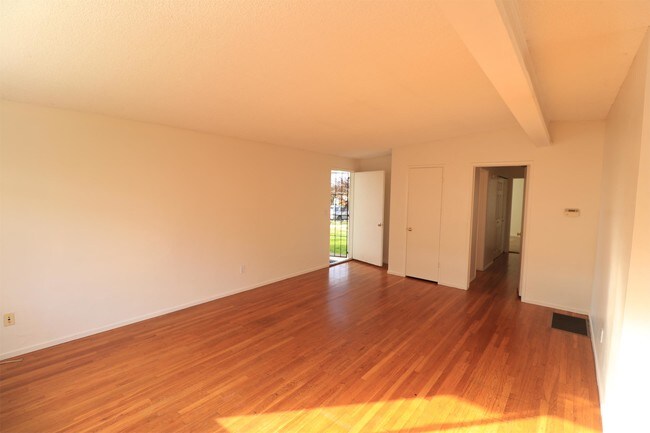 Foto del edificio - 4342 Conrad Ave