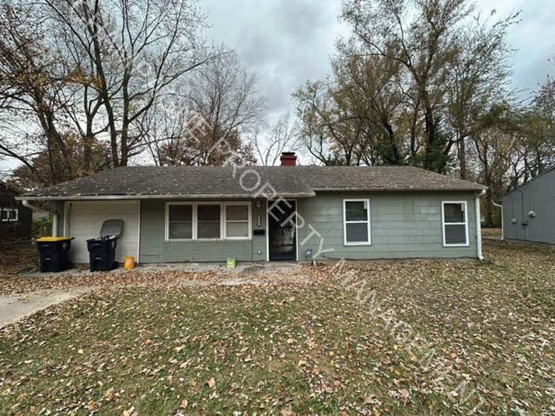 Foto principal - Updated Single Family Home in KC