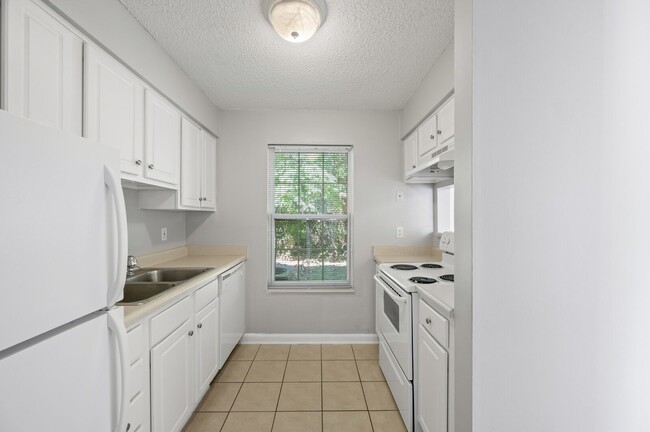 Foto del edificio - 2 Bed 1.5 Bath Townhome Minutes From MTSU