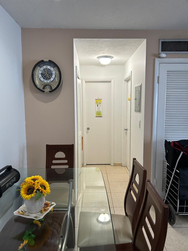 Hallway with closet - 900 SW 84th Ave