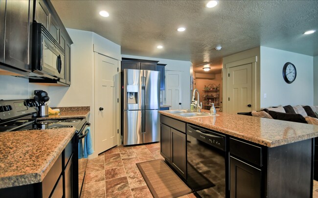 Foto del edificio - 3 bedroom 2.5 bath in Spanish Fork