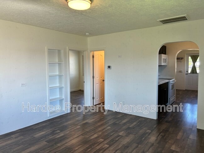 Building Photo - 223 N Venice St