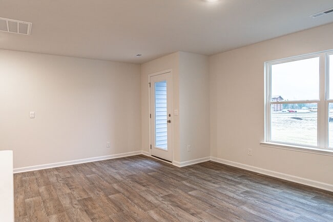 Building Photo - 205 1st St