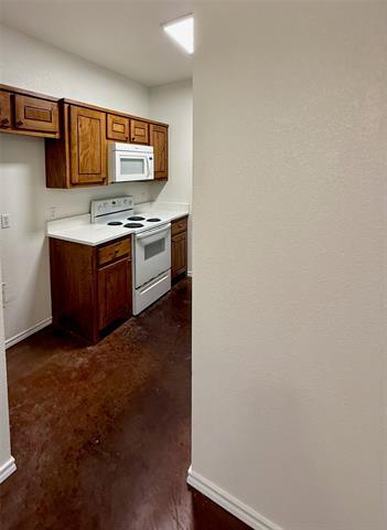 Building Photo - 954 E 3rd St