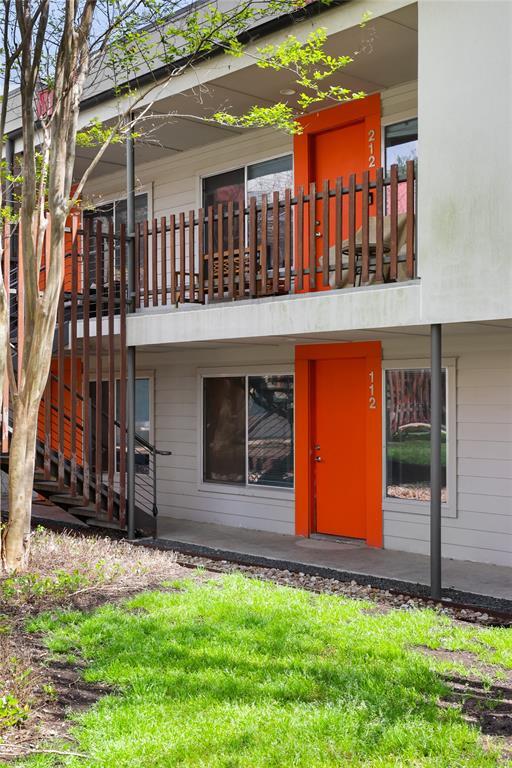Building Photo - 2200 Dickson Dr