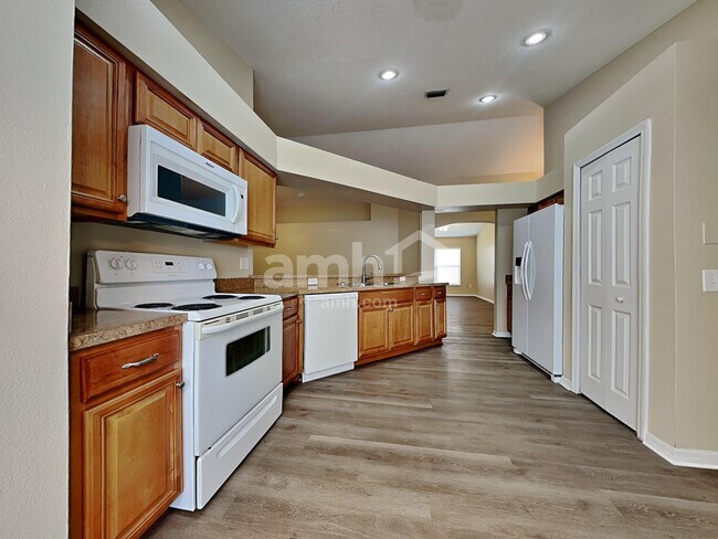 Foto del edificio - 9312 Hidden Water Cir