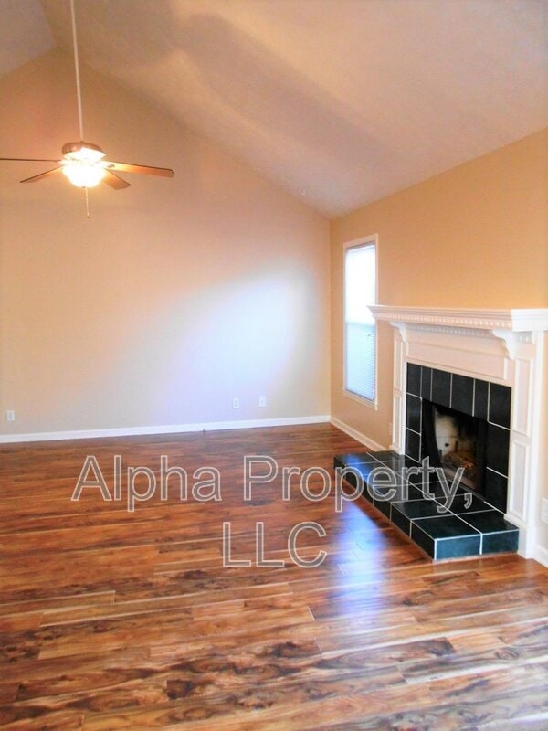 Building Photo - 305 Fairdale Dr