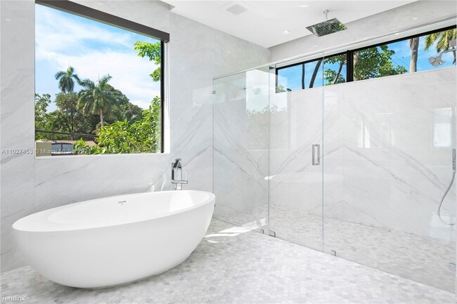 Building Photo - 5 br, 5.5 bath House - 2140 S Miami Ave