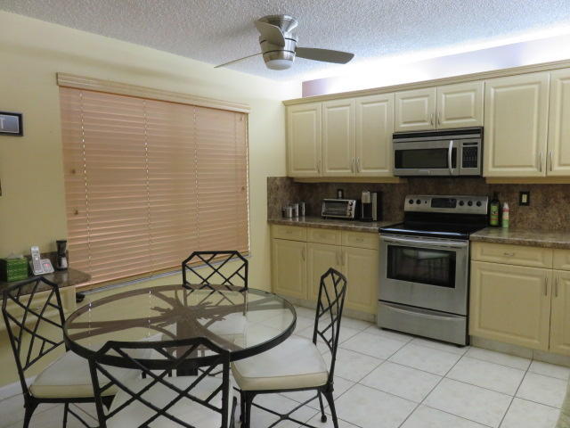 Building Photo - 5533 Fairway Park Dr