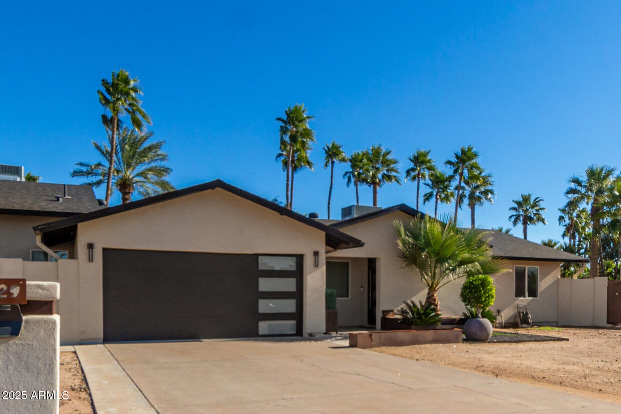 Primary Photo - 5129 E Presidio Rd