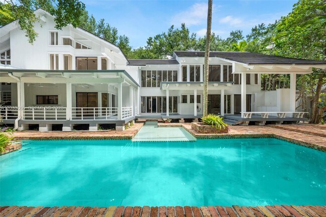 Building Photo - 5600 Oakwood Ln