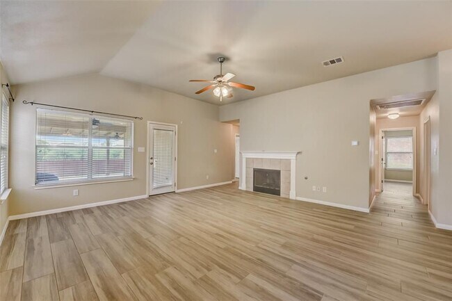 Foto del edificio - 834 Dark Horse Ln